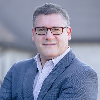 Dr. David Casas
